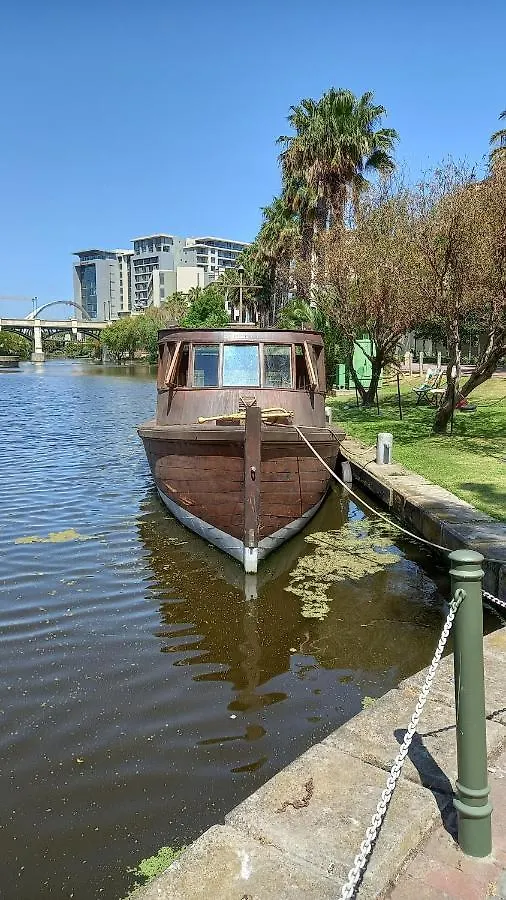 Altair . Wooden Boat . Hotel Ciudad del Cabo